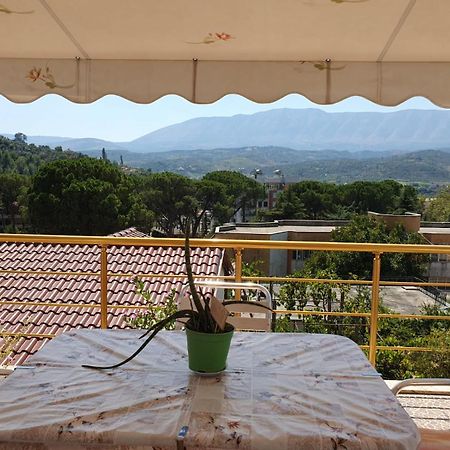 Sara Guesthouse เบราท ภายนอก รูปภาพ