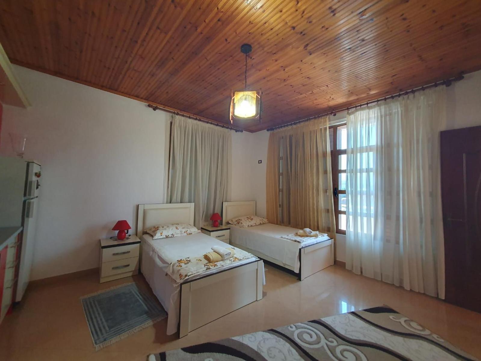 Sara Guesthouse เบราท ภายนอก รูปภาพ