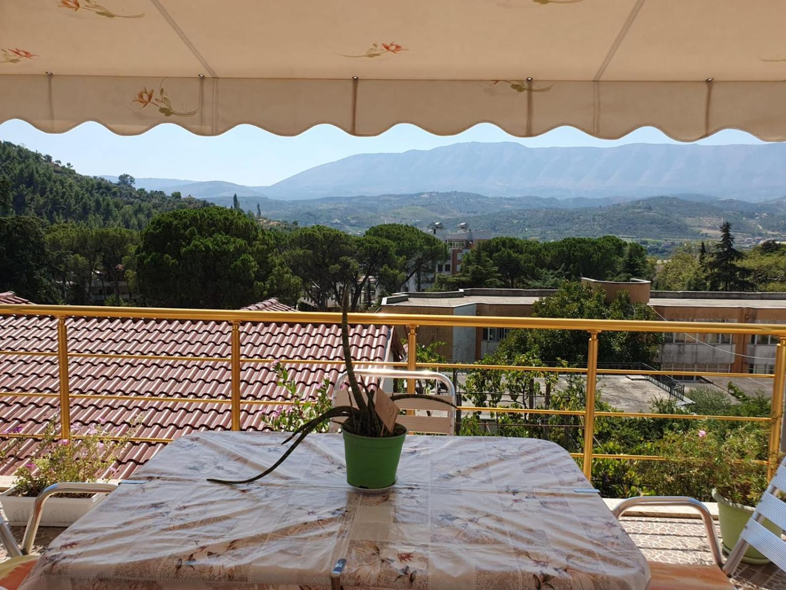 Sara Guesthouse เบราท ภายนอก รูปภาพ