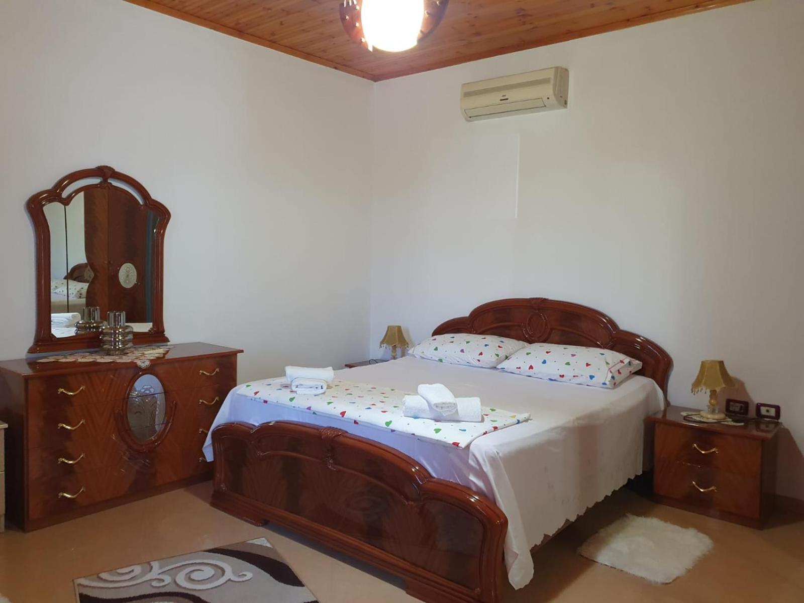 Sara Guesthouse เบราท ภายนอก รูปภาพ