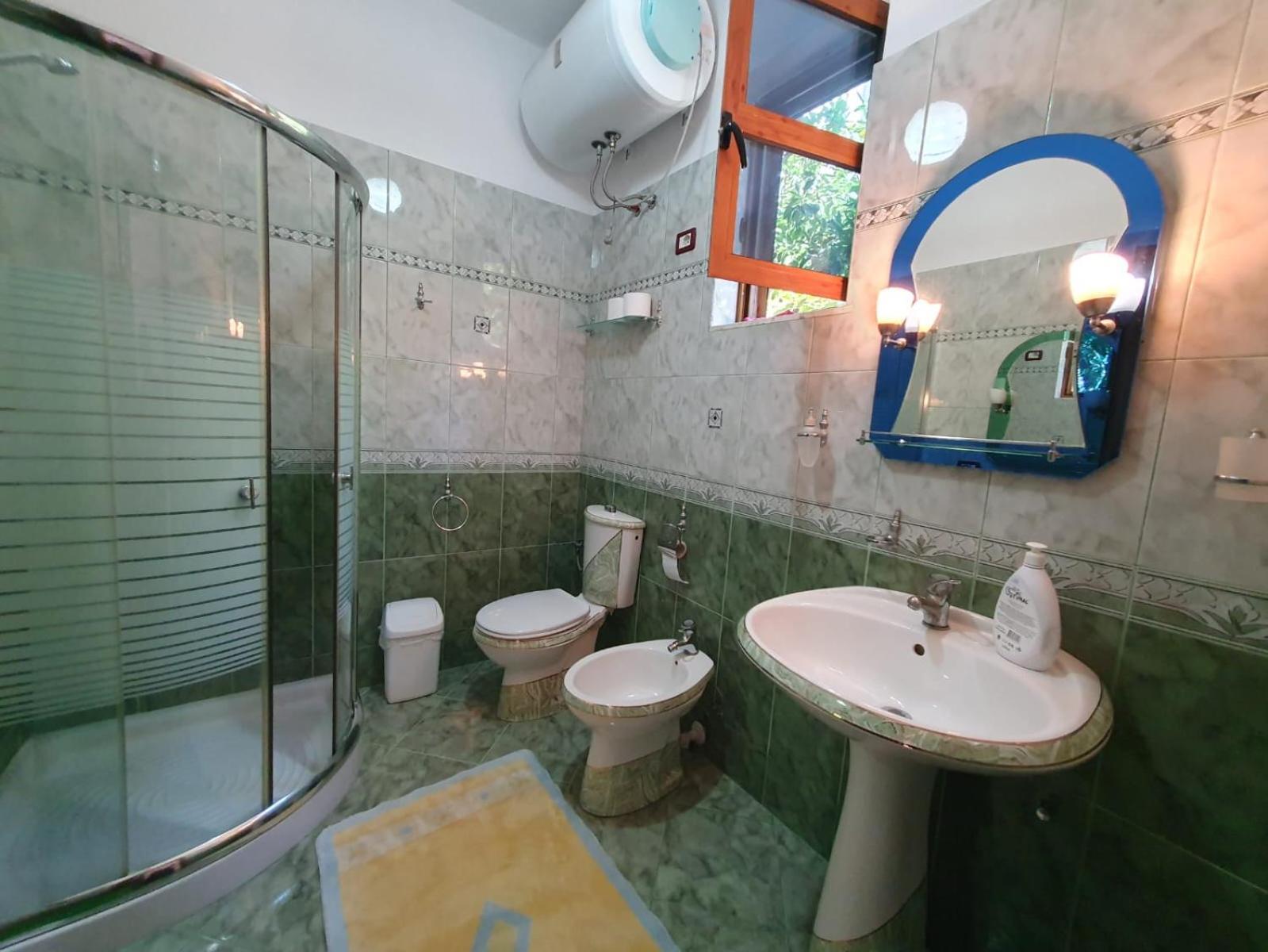 Sara Guesthouse เบราท ภายนอก รูปภาพ